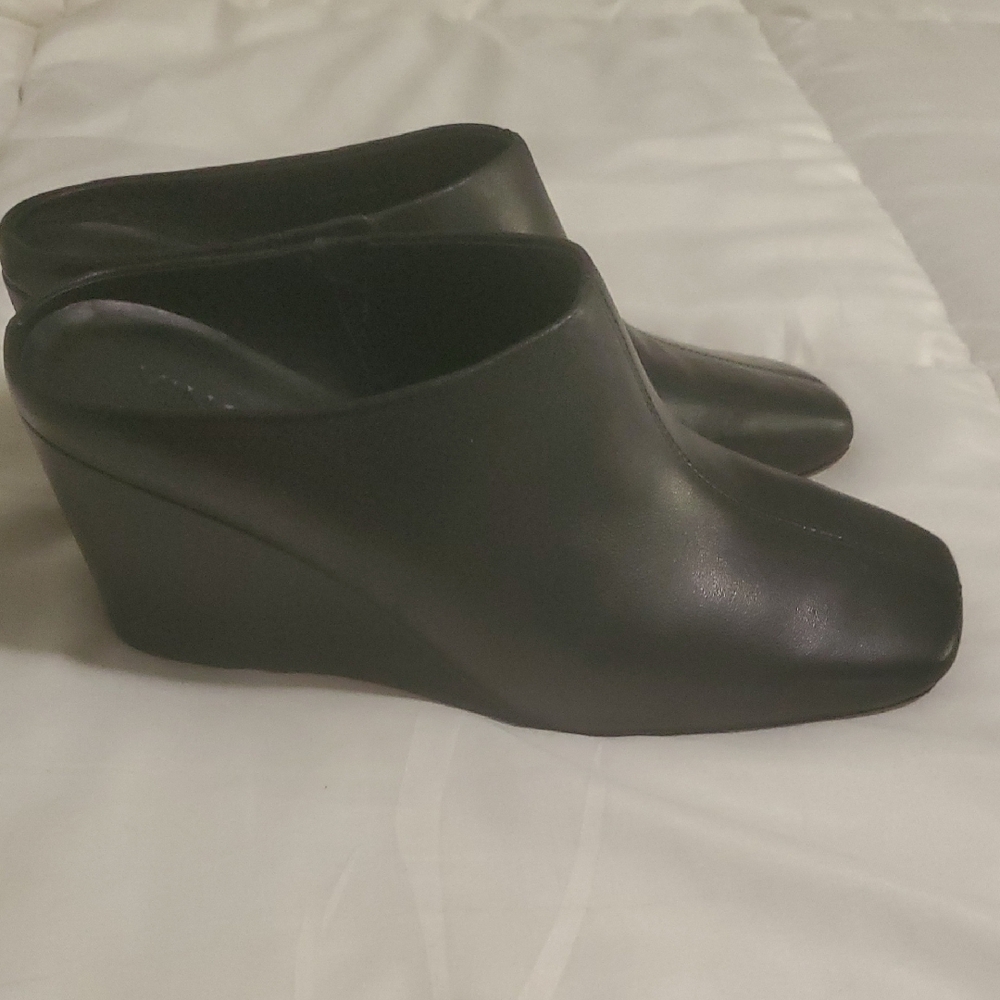 Vince Black Leather Slip-On Loafers Wedge - Picture 3 of 10